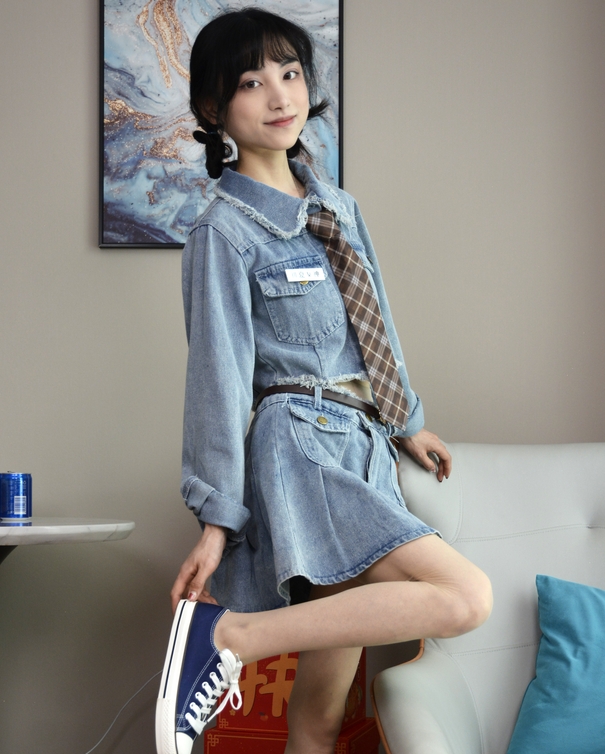 [初夏女神] 252 柒柒~《浪漫牛仔》身着牛仔装,英姿飒爽,彰显不羁个性
