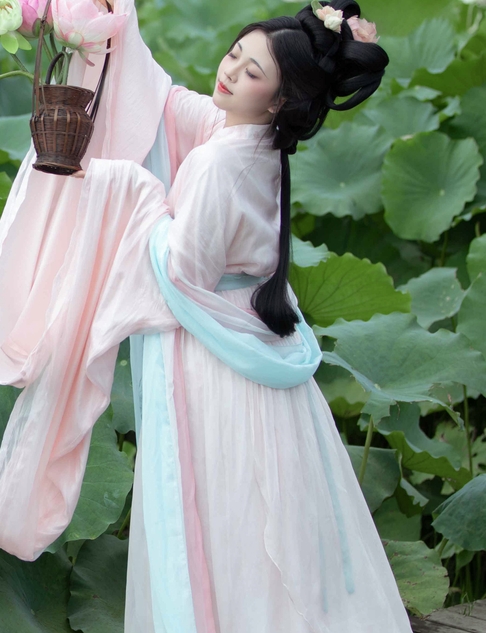 [YWW.ME] 2024.10.19 别有娉婷 谨陬捌
