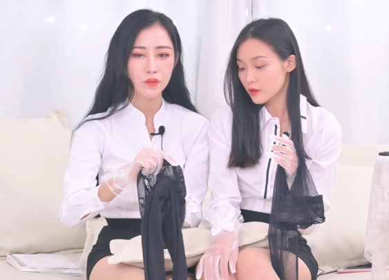 [SSA丝社] 评测 NO.113 君君&雪儿 双人试穿展示西班牙品牌platinoVS波兰品牌marilyn（上）