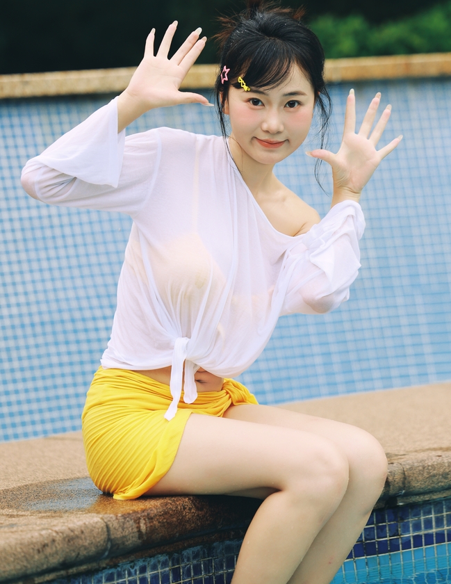 [YWW.ME] 2024.11.15 夏日泳装写真 清凉一夏 小周今天又圆了_