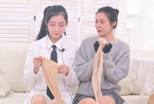 [SSA丝社] 评测 NO.142 君君&雪儿 双人开箱中国品牌绫岚和珞樱的油亮丝袜评测（下）