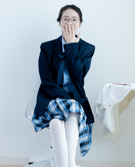 物恋传媒 NO.2244 菜菜-皮鞋、厚白丝、jk制服、皮筋绑脚老头乐挠脚剧情