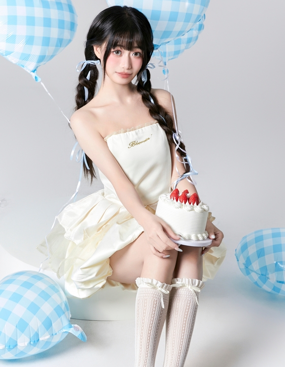 [YWW.ME] 2024.12.28 蓝色气球生日写真 菠萝包