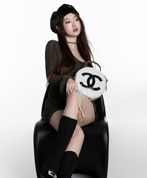 [YWW.ME] 2025.01.03 高级感女团千金 CARLEE是77呀