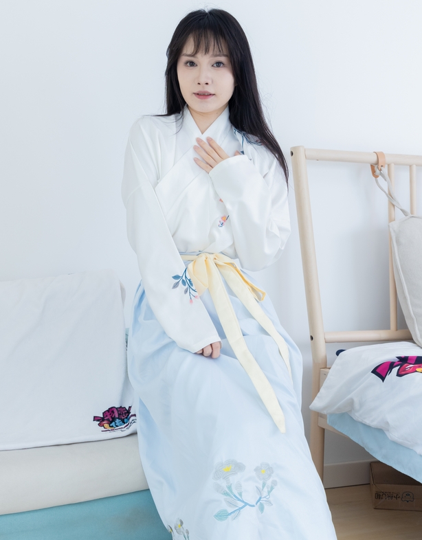 物恋传媒 NO.2270 小酒-高跟鞋、布鞋、白棉足袋、汉服