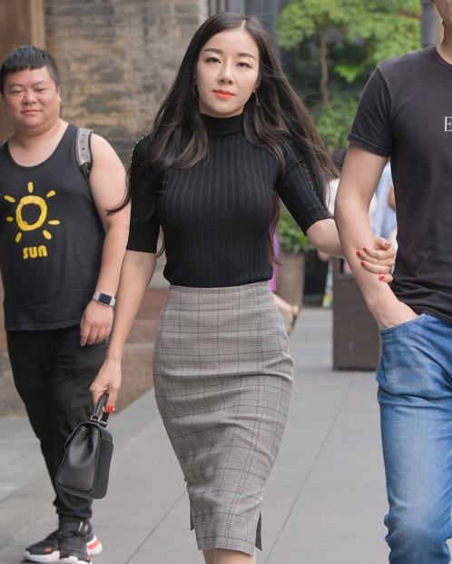 精选街拍 – 一代美人，肉丝高跟太迷人