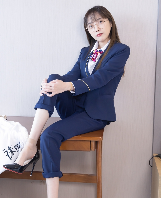 [BoBoSocks袜啵啵] NO.509 稚予-高跟鞋、短肉丝（脚尖加固款）、黑色美甲、银行制服、半脱袜子（花絮版）