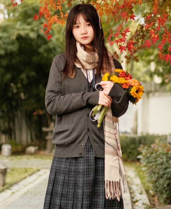 [YWW.ME] 2025.02.21 枫叶醉人颜 不许翘二郎腿