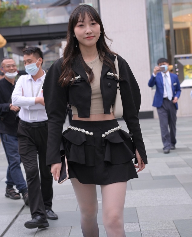 精选街拍 – 黑色沉静温婉