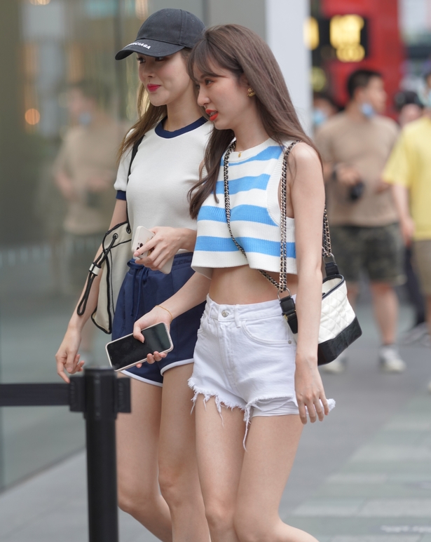 精选街拍 – 青春靓丽闺蜜