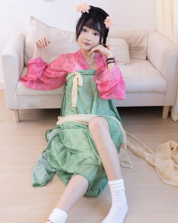 物恋传媒 NO.2297 嘟嘟-布鞋、白棉袜、古装、半脱袜子剧情