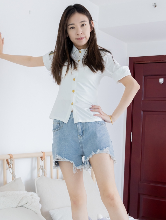 物恋传媒 NO.2309 婷婷-高跟长靴、白棉袜、裸足