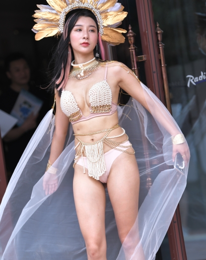 精选街拍 – 魅力女神