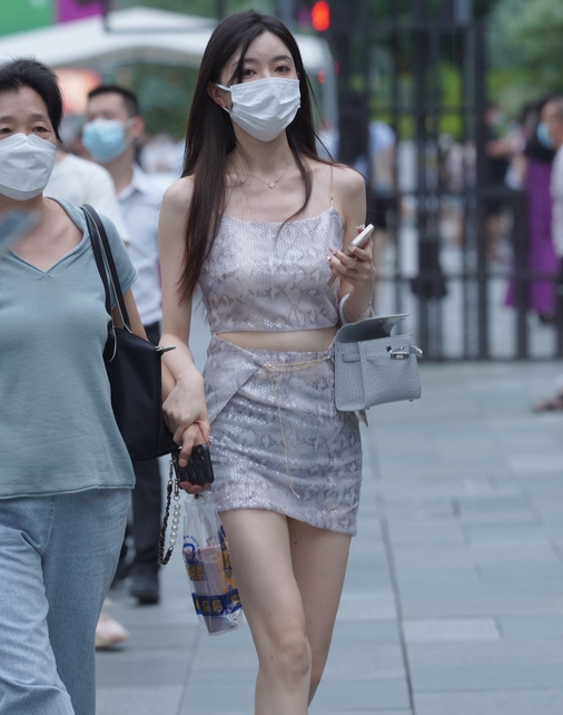 精选街拍 – 雪白肌肤可谓天生丽质红颜凝香