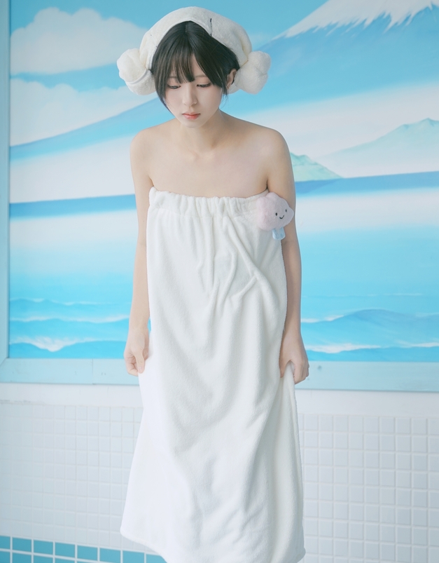 [YWW.ME] 2025.03.18 日系澡堂里的元气少女 小余