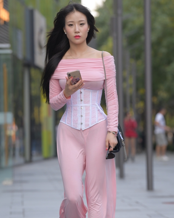 精选街拍 – 青春靓丽粉色系