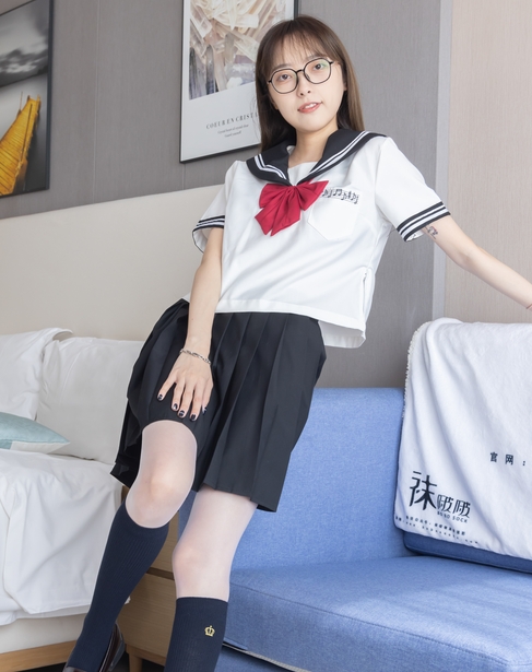 [BoBoSocks袜啵啵] NO.530 稚予-皮鞋、高跟鞋、深蓝色小腿棉袜、油亮白丝油亮肉丝、jk制服（花絮版）