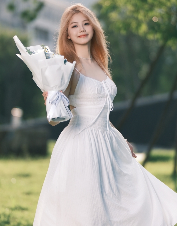 [YWW.ME] 2025.03.27 175的甜妹，你见过吗？ 霖尤嘎嘎