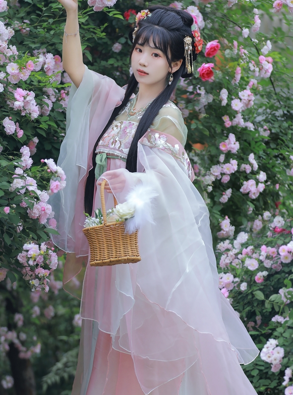 [YWW.ME] 2025.03.27 花丛少女 周周Ay
