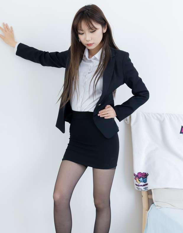 物恋传媒 NO.2344 泡泡-短靴、薄黑丝（脚尖加固款）、ol制服、高冷不笑御姐版