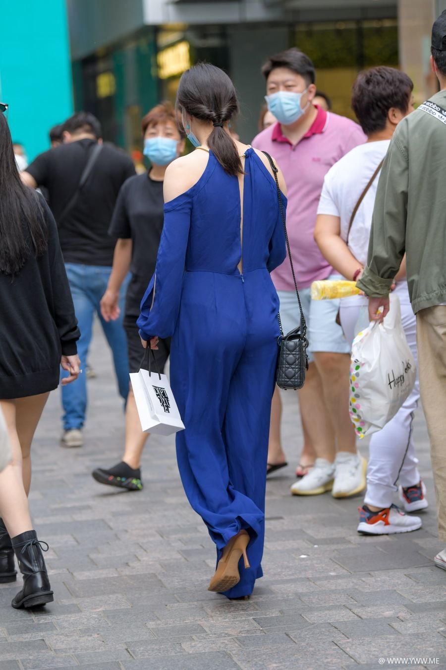 精选街拍 – 蓝色连体衣美女-HDMISS