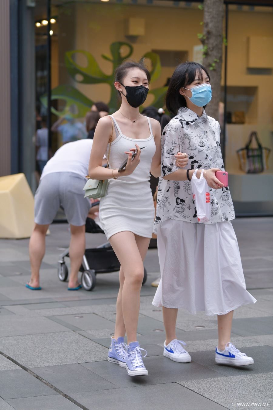 精选街拍 – 吊带包臀裙小姐姐-HDMISS