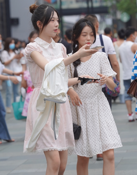 精选街拍 – 清秀美丽少女