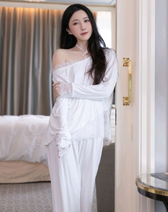 [XiuRen秀人网] 2025.06.20 No.10445 鱼子酱Fish 白色连衣裙