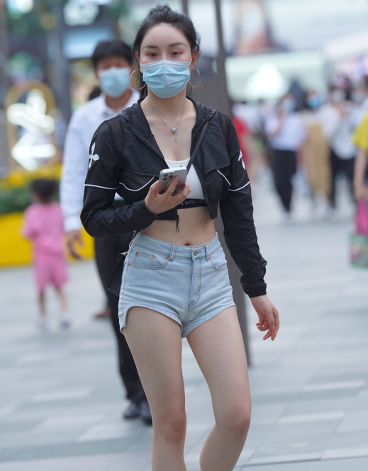 精选街拍 – 爱了,这牛仔短裤