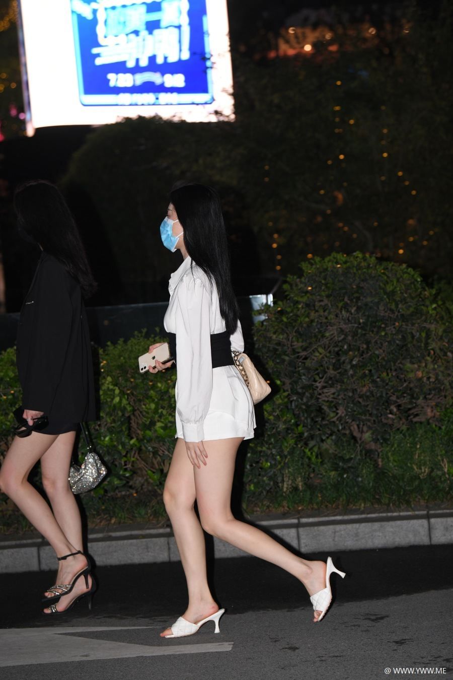 精选街拍 – 黑白姐妹-脱兔网