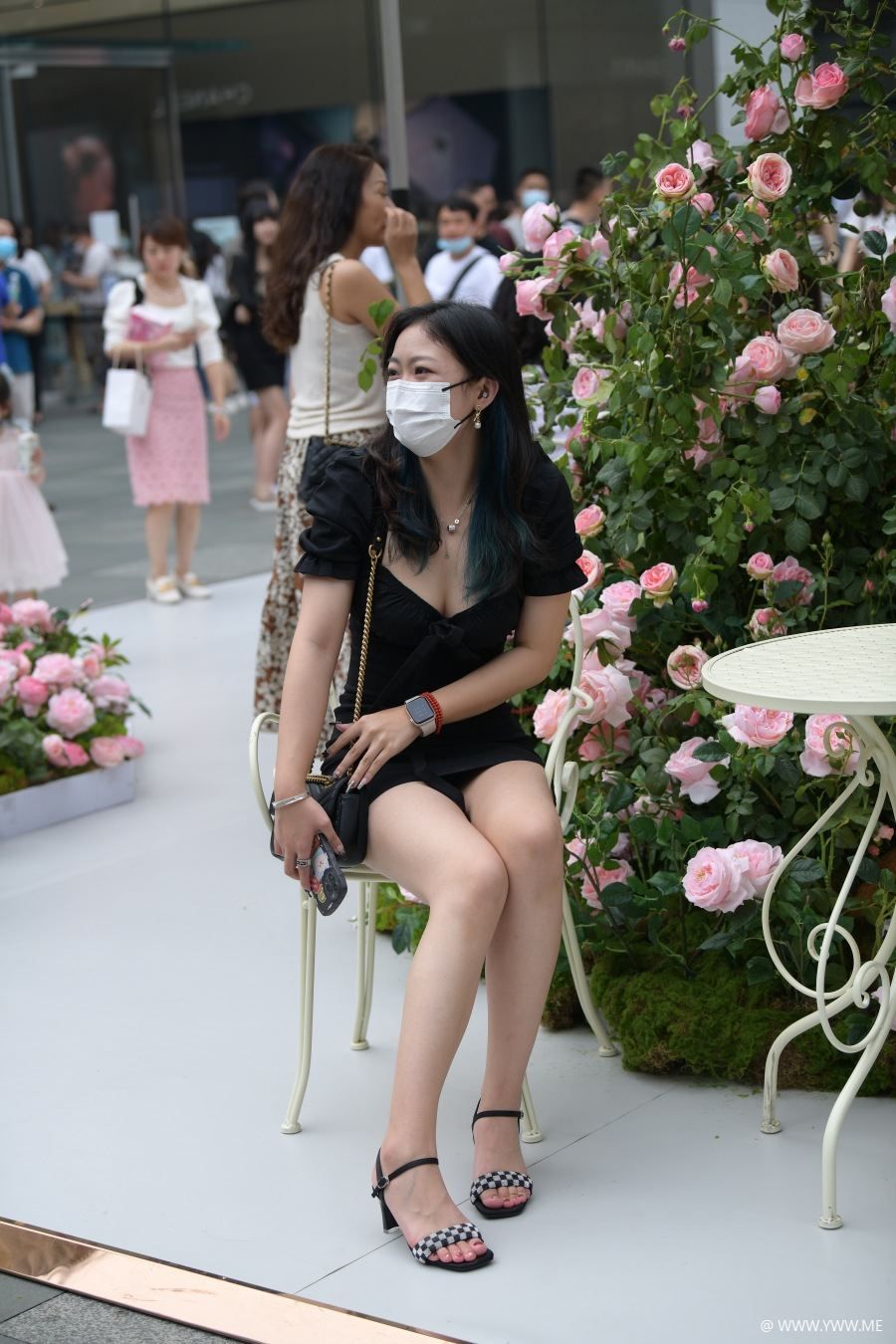 精选街拍 – 黑色包臀裙-脱兔网