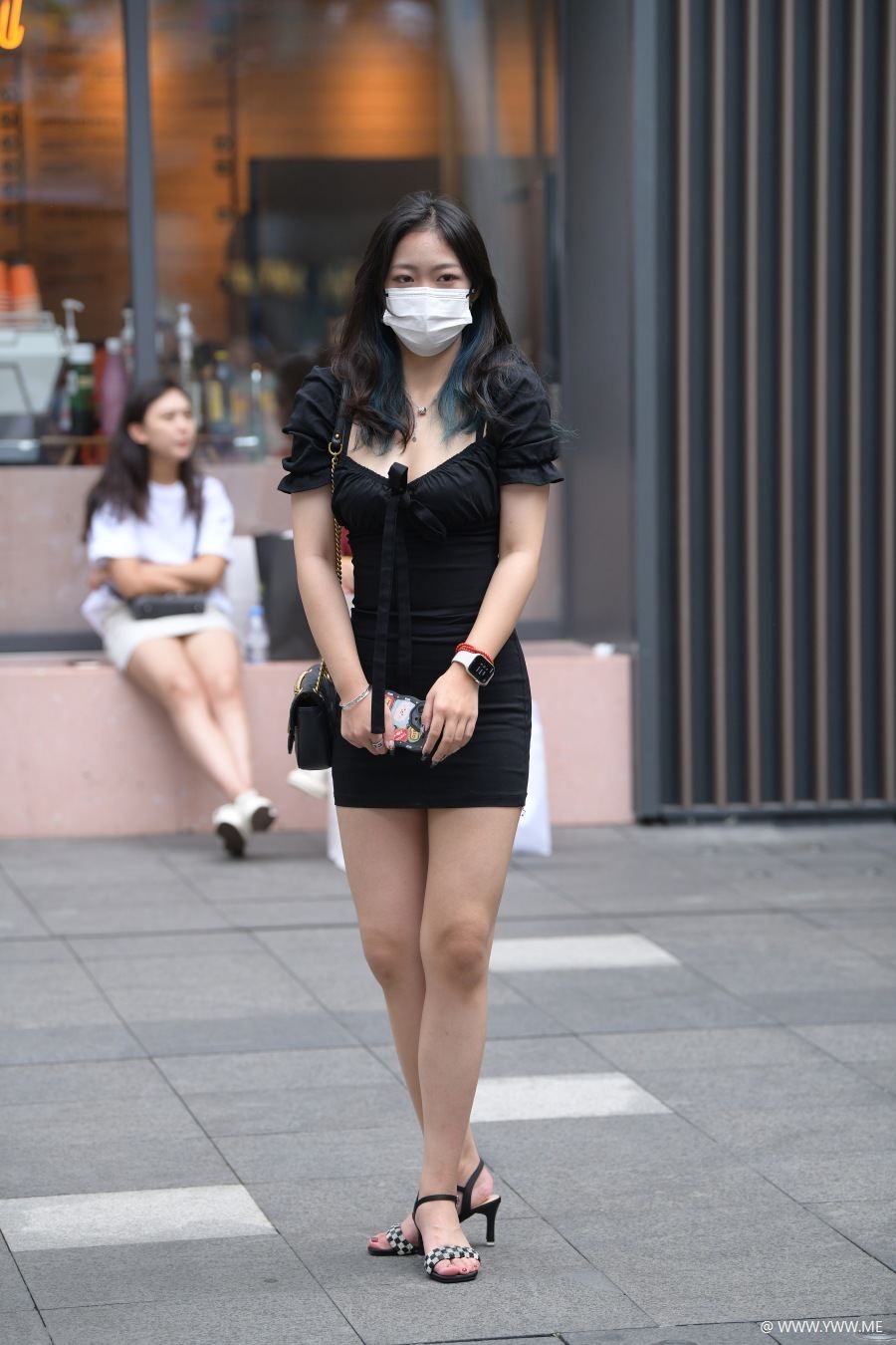 精选街拍 – 黑色包臀裙-脱兔网