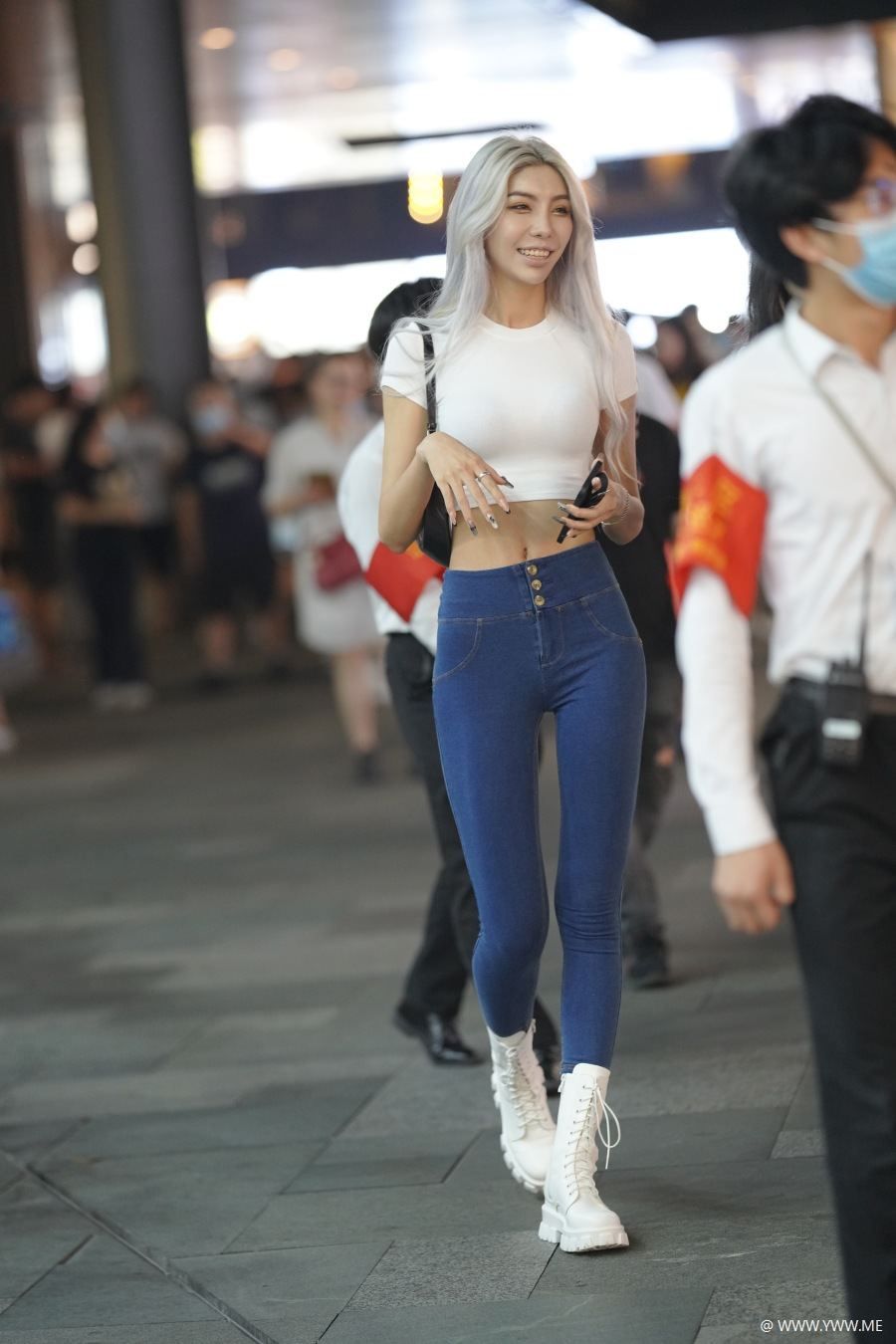 精选街拍 – 灰色紧身裤蓝色紧牛-HDMISS