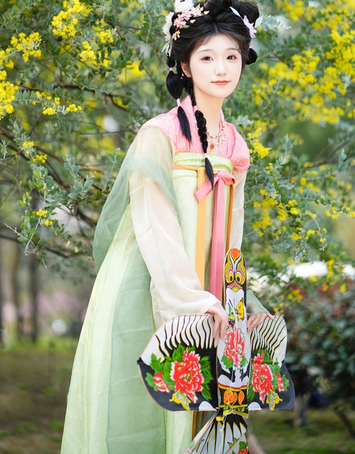 [YWW.ME] 2025.04.06 合欢花开 梓榆喝点甜的呀