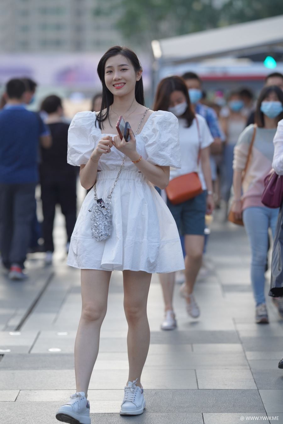 精选街拍 – 白裙清爽女孩-HDMISS