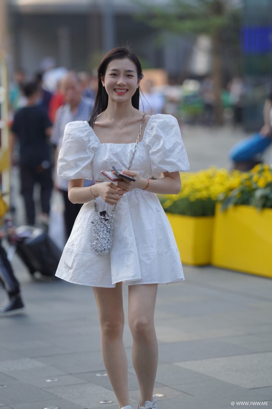 精选街拍 – 白裙清爽女孩-HDMISS