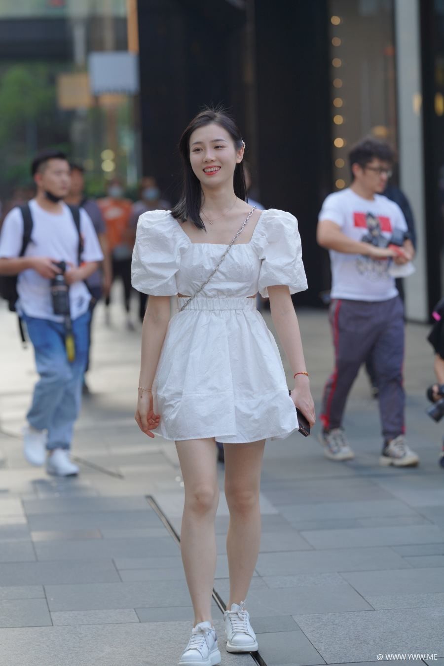 精选街拍 – 白裙清爽女孩-HDMISS