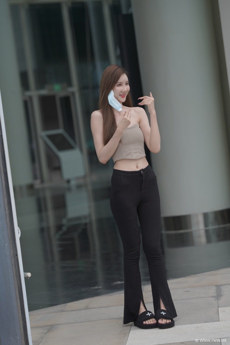 精选街拍 – 黑色喇叭裤长腿美腿香肩-HDMISS