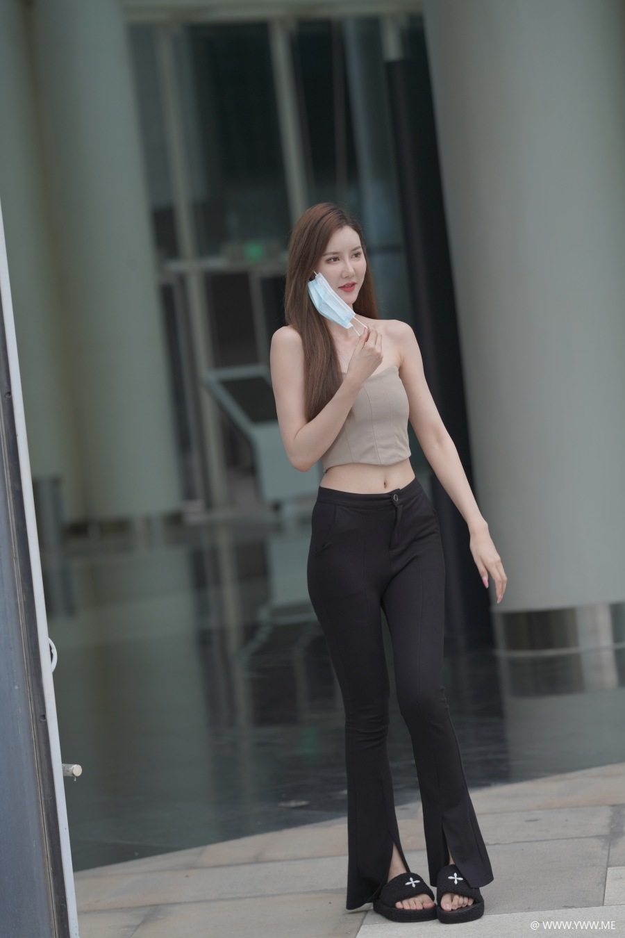 精选街拍 – 黑色喇叭裤长腿美腿香肩-HDMISS