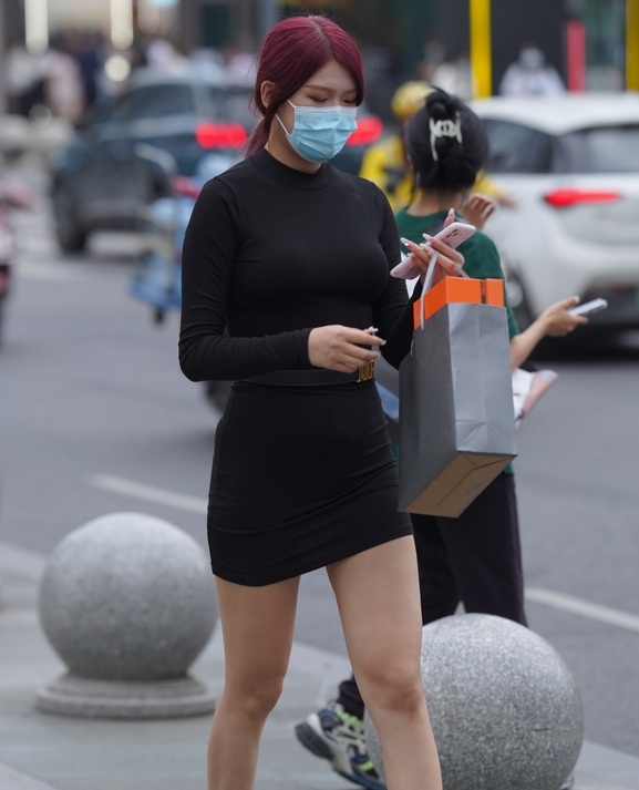 精选街拍 – 黑色紧身包臀裙