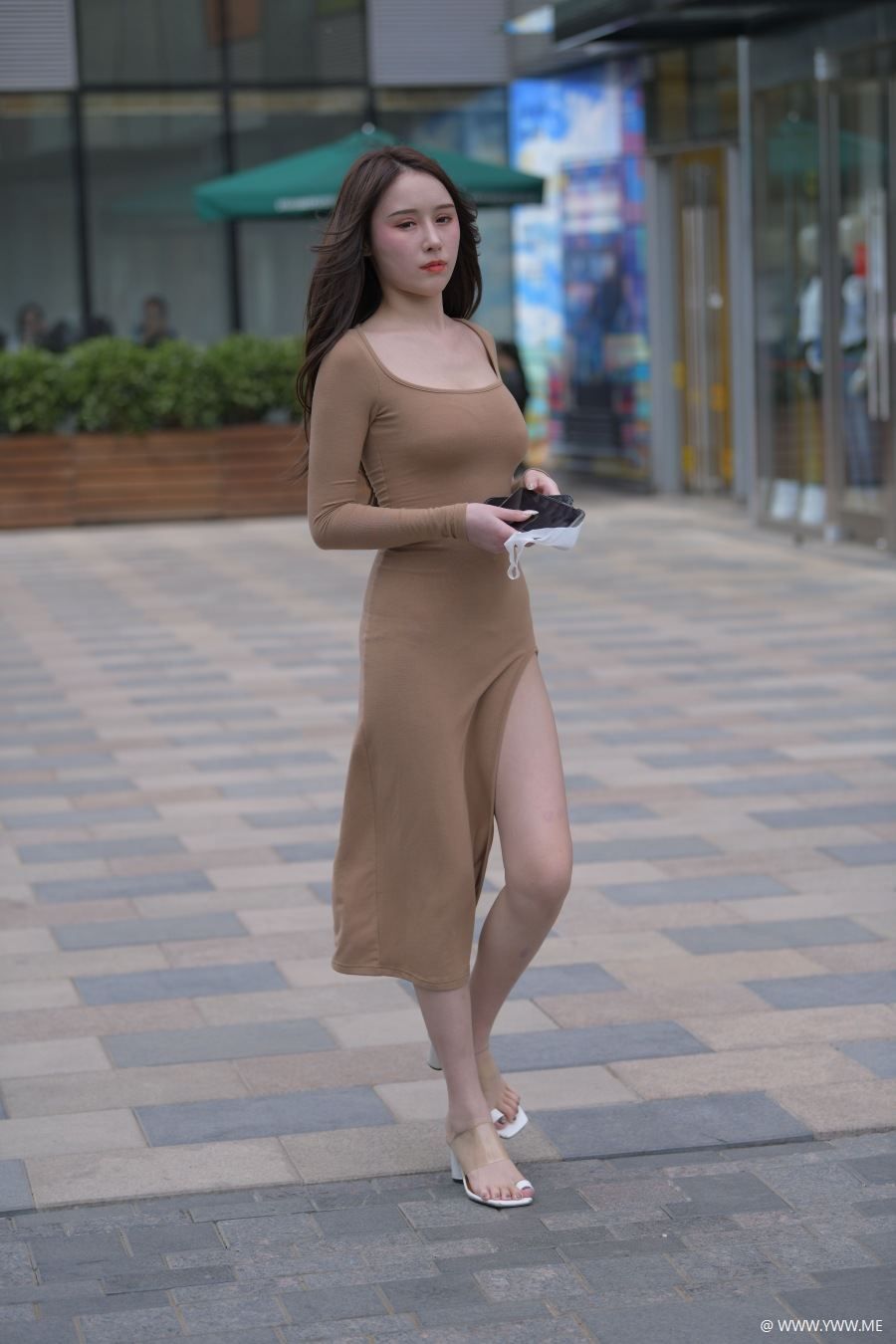 精选街拍 – 美丽修身长裙-脱兔网