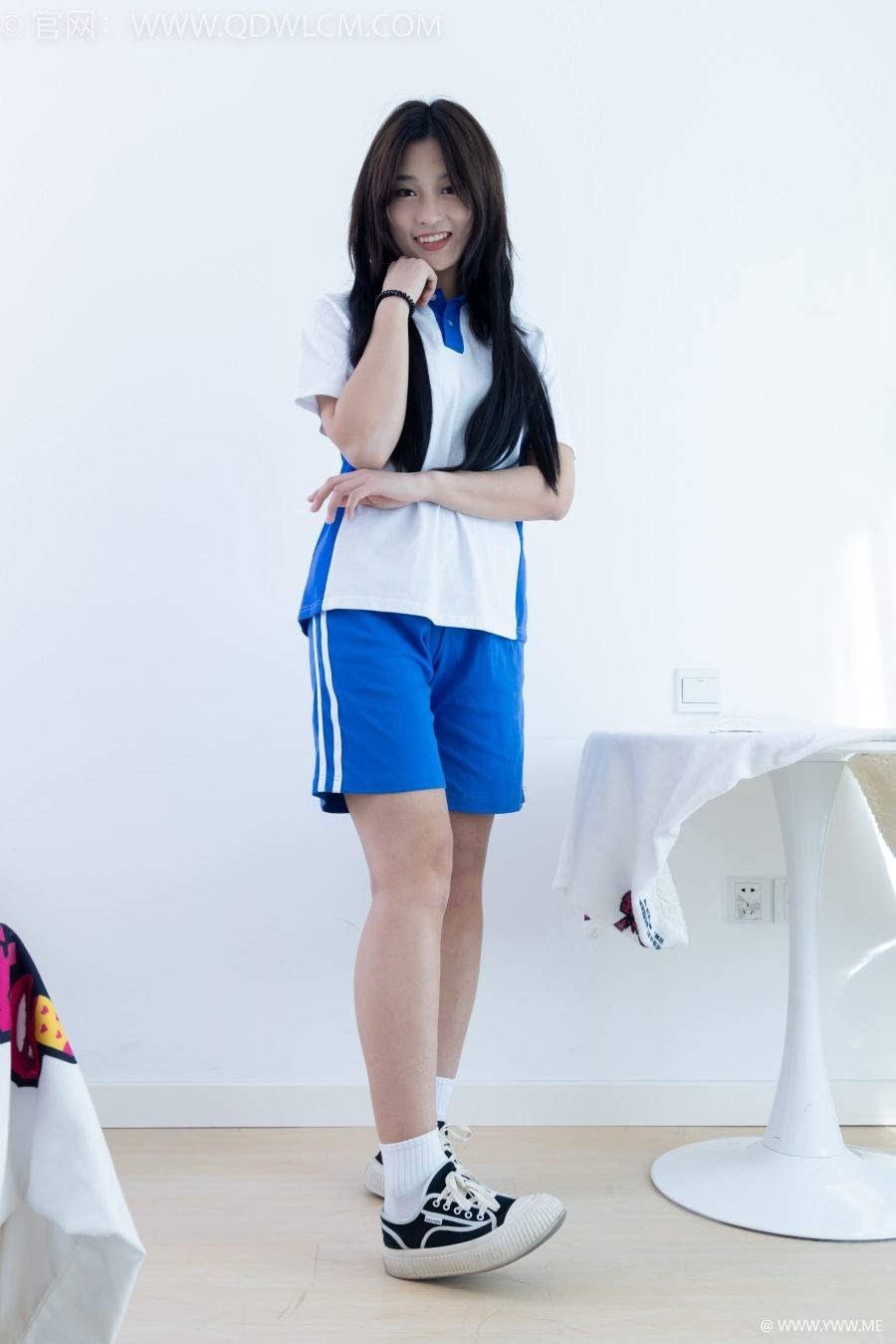 物恋传媒 NO.2361 灰灰-校服、帆布鞋、白棉袜、裸足(盲盒3)-尤丝