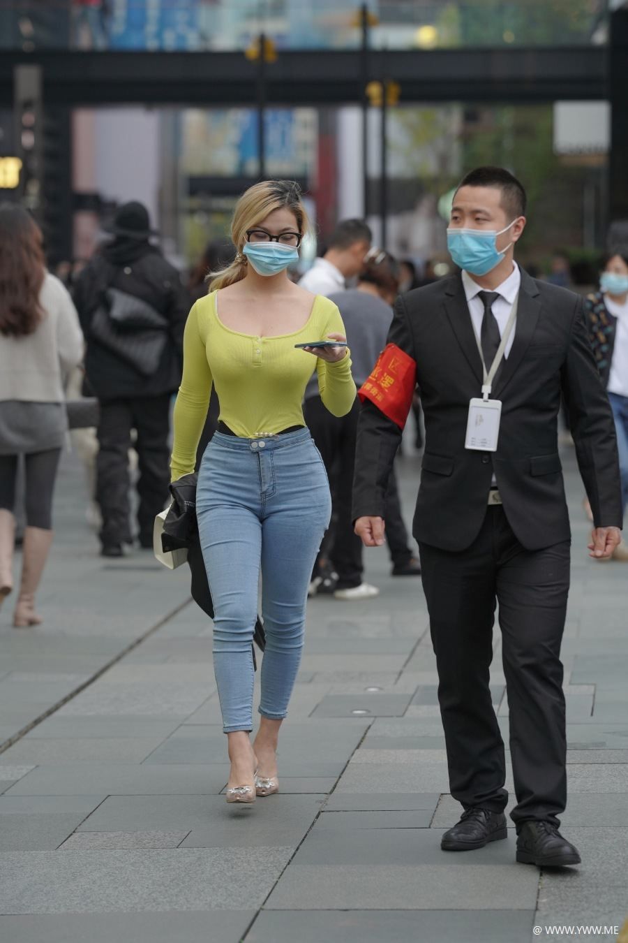 精选街拍 – 牛仔裤好身材-脱兔网