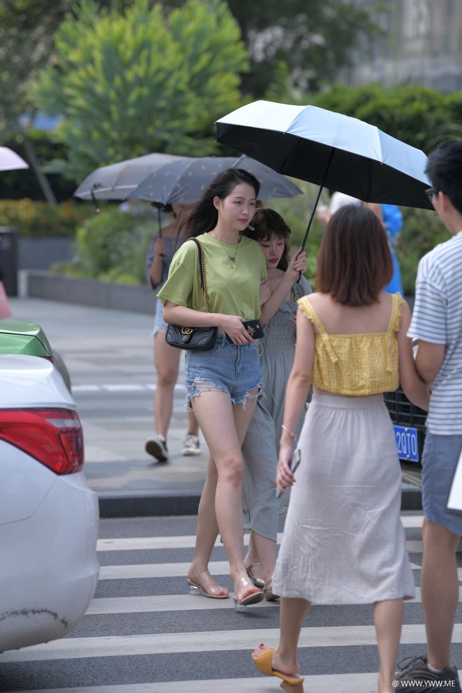 精选街拍 – 甜美青春小姐姐-脱兔网