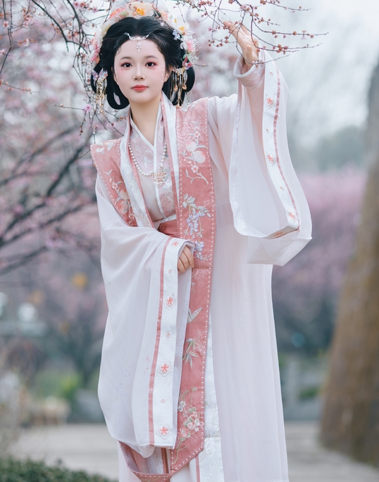 [YWW.ME] 2025.04.10 珠光点染三白妆，墨云深处见芳华 焦糖马奇朵
