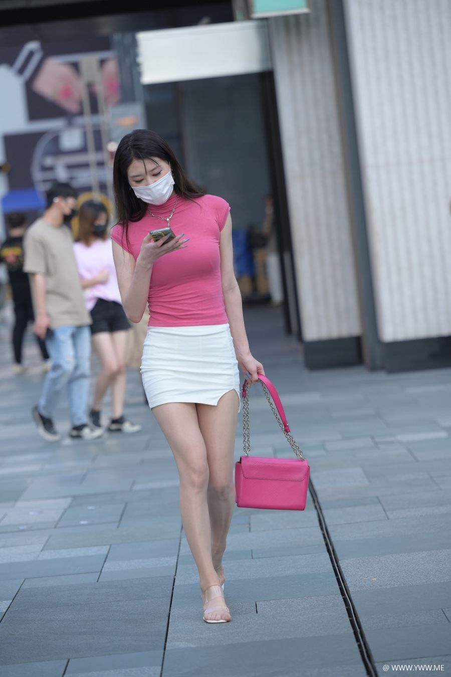 精选街拍 – 又见粉白-尤丝