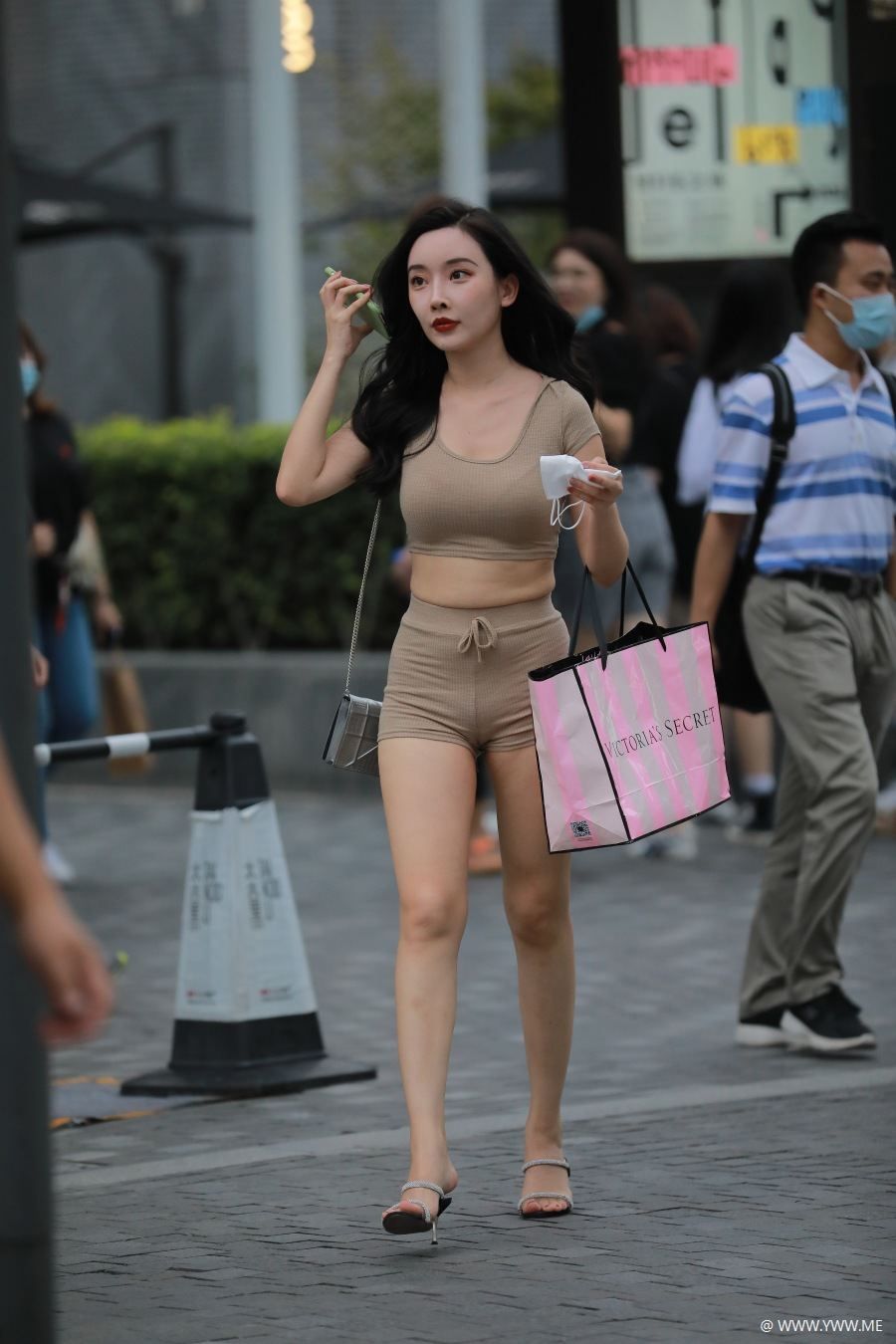 精选街拍 – 休闲短裤搭配-尤丝