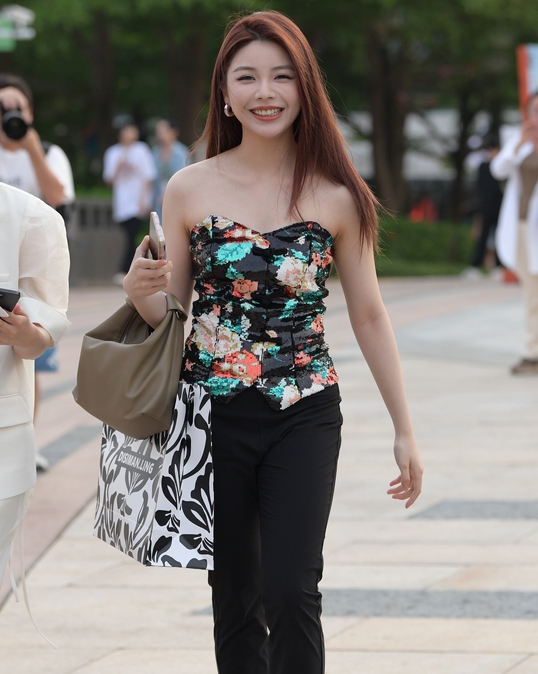 精选街拍 – 柔美气质女神