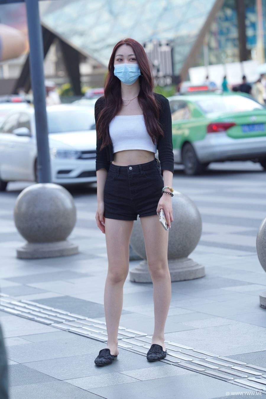 精选街拍 – 简约黑白搭配-尤丝