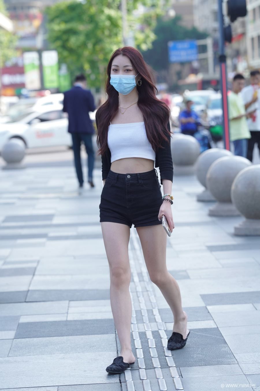 精选街拍 – 简约黑白搭配-尤丝